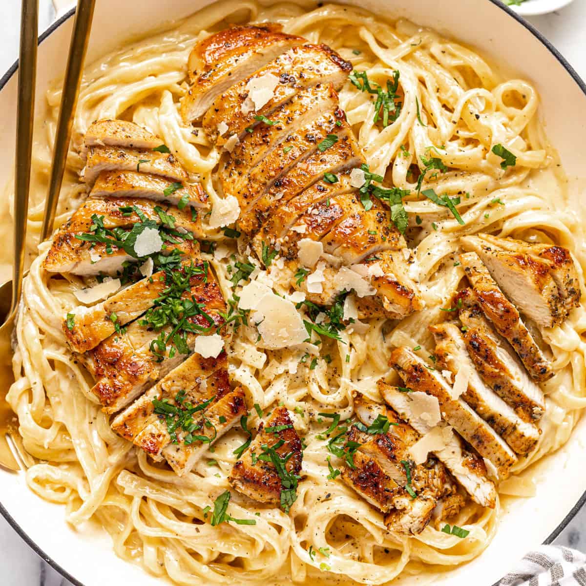 Chicken Fettuccine Alfredo with Creamy Parmesan Sauce