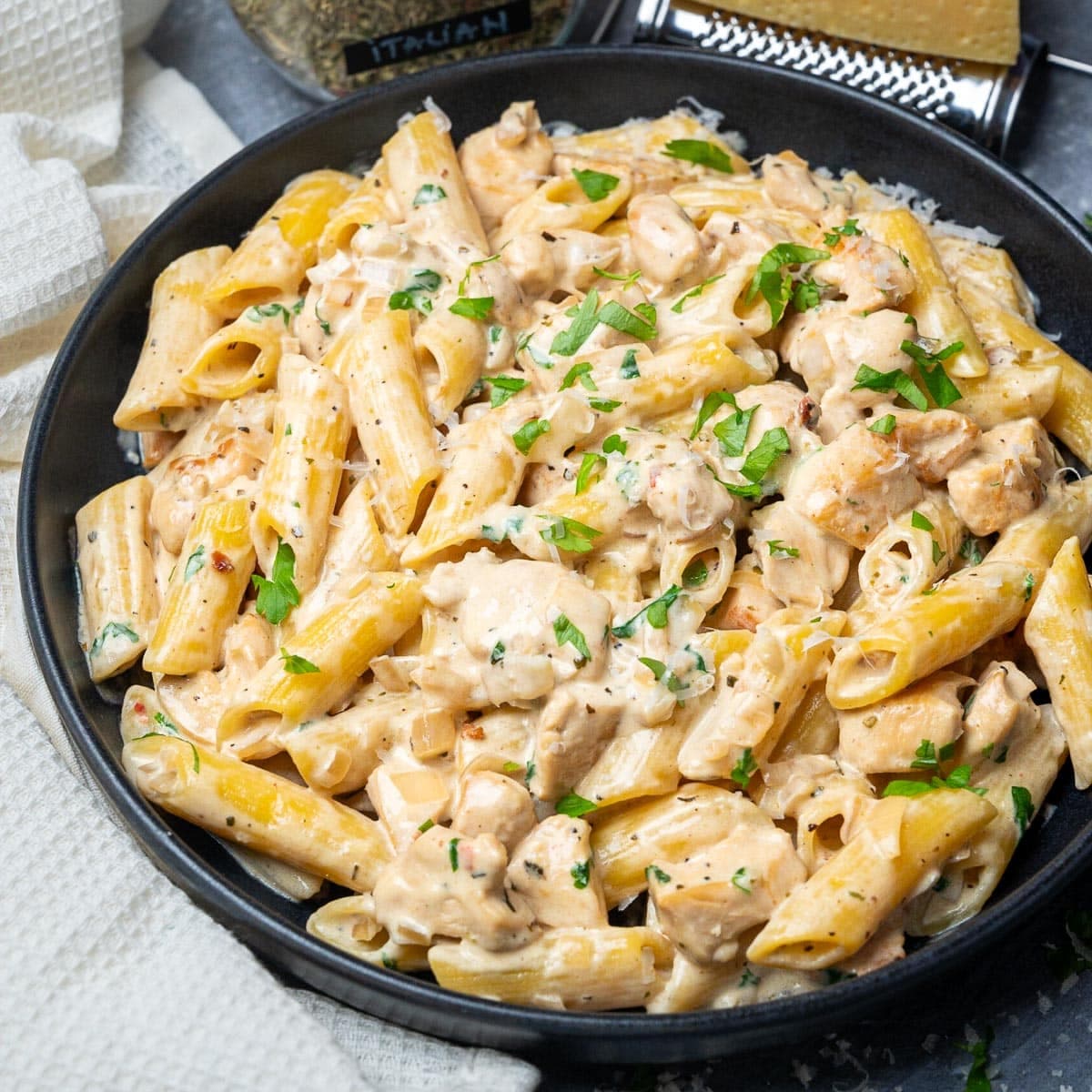 Creamy Garlic Chicken Pasta with Parmesan and White Wine Sauce