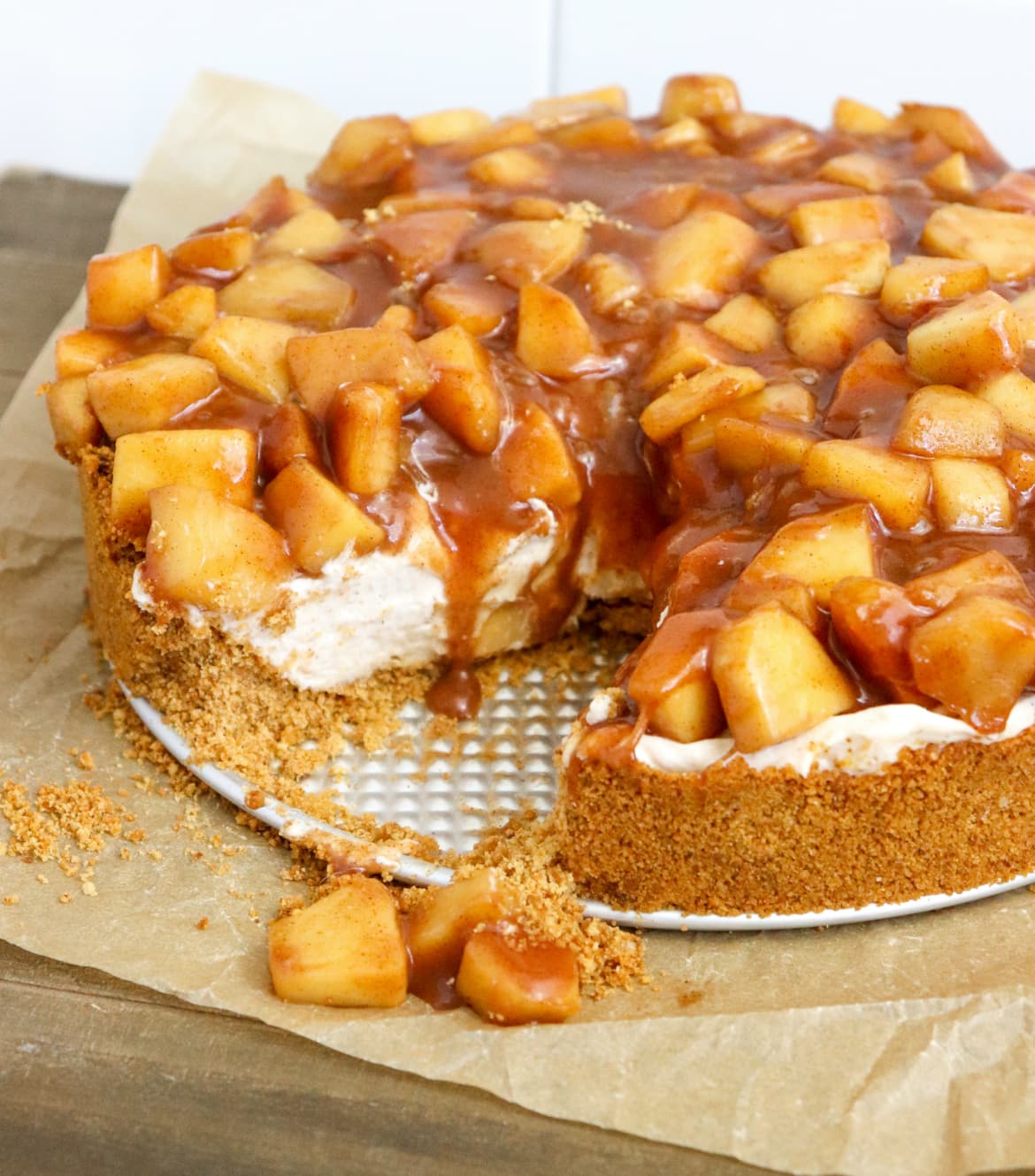 No-Bake Apple Pie Cheesecake with Cinnamon Apples and Caramel