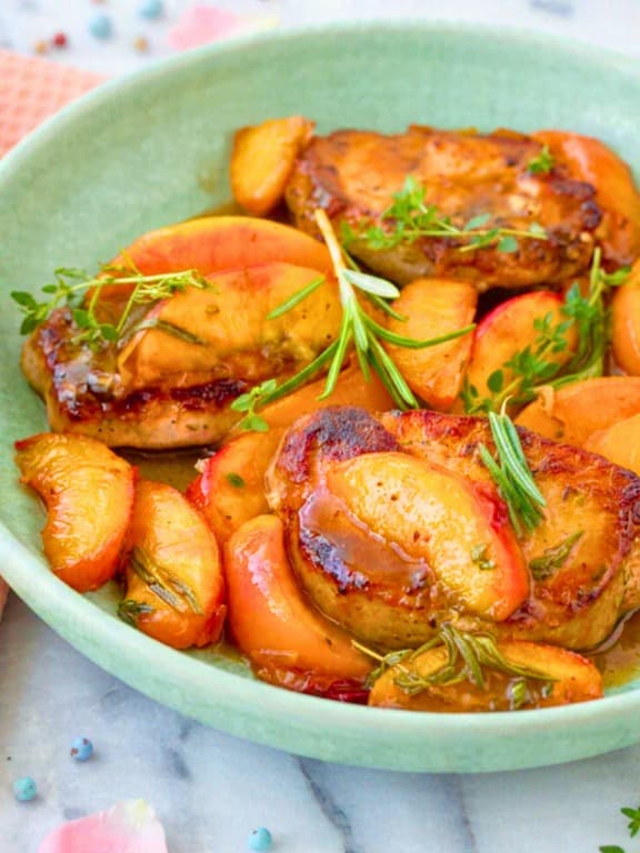 Peach Pork Chops: Juicy Chops with Caramelized Fruit and Herbs